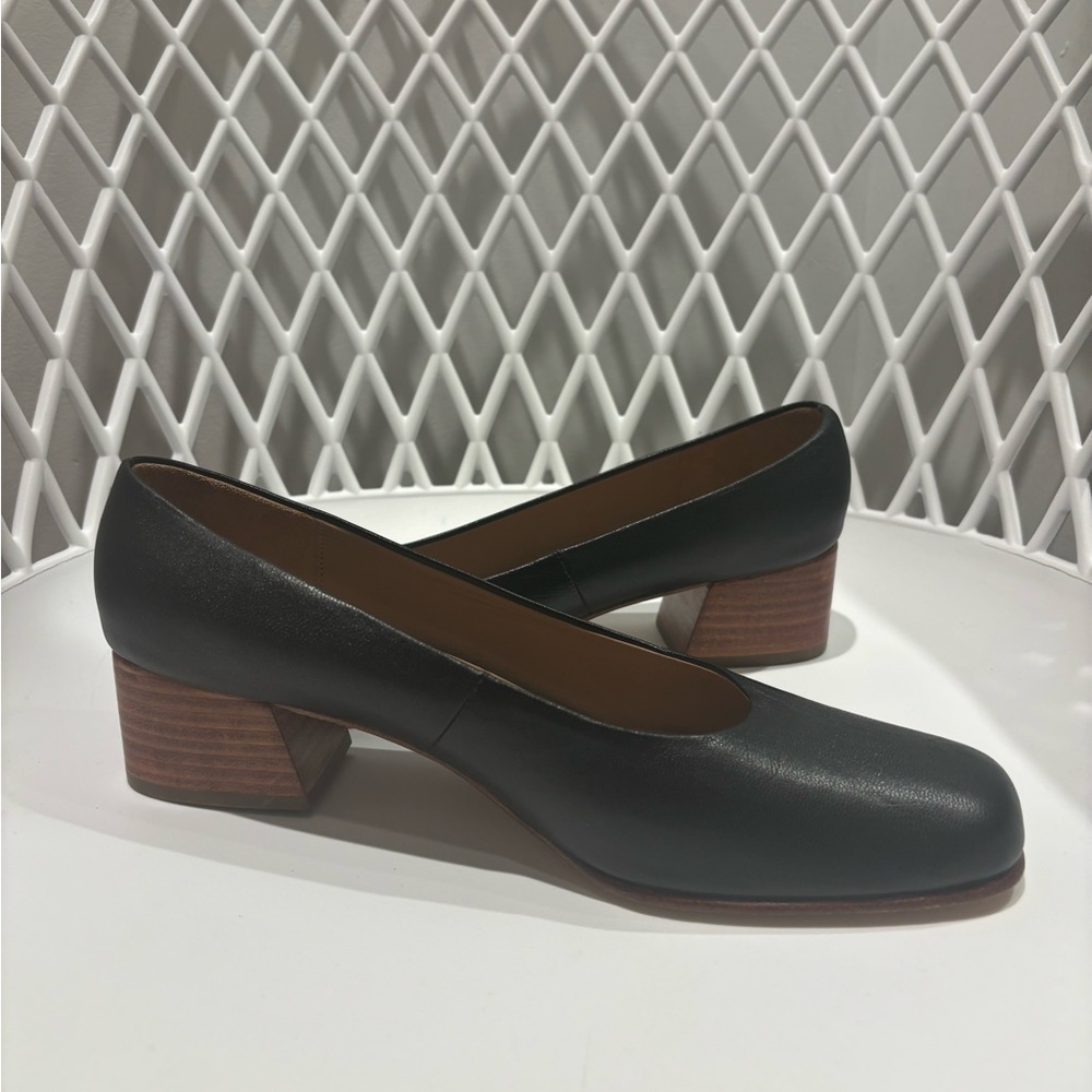 Elegant Black Leather Block Heel Shoes - Picture 3 of 5